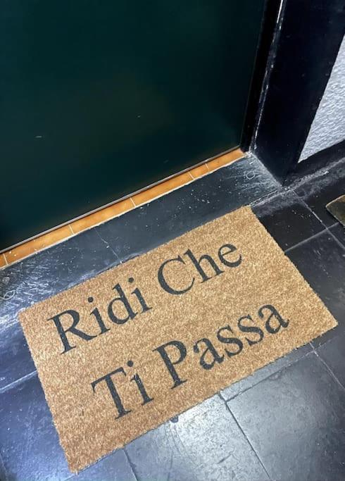 Ferienwohnung Ridi Che Ti Passa In Vico Lavagna Genua Exterior foto